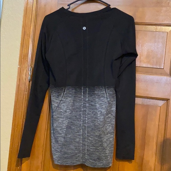 Lululemon athletic Long sleeve - Picture 2 of 6